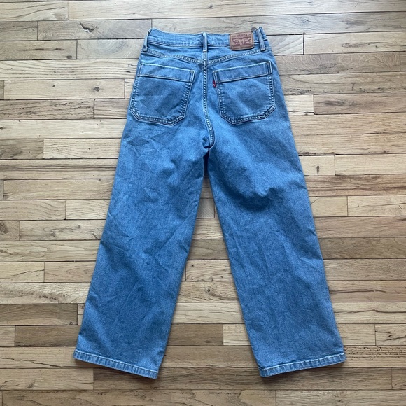 Levi’s High Rise Cropped Wide Leg Jeans - Picture 2 of 3